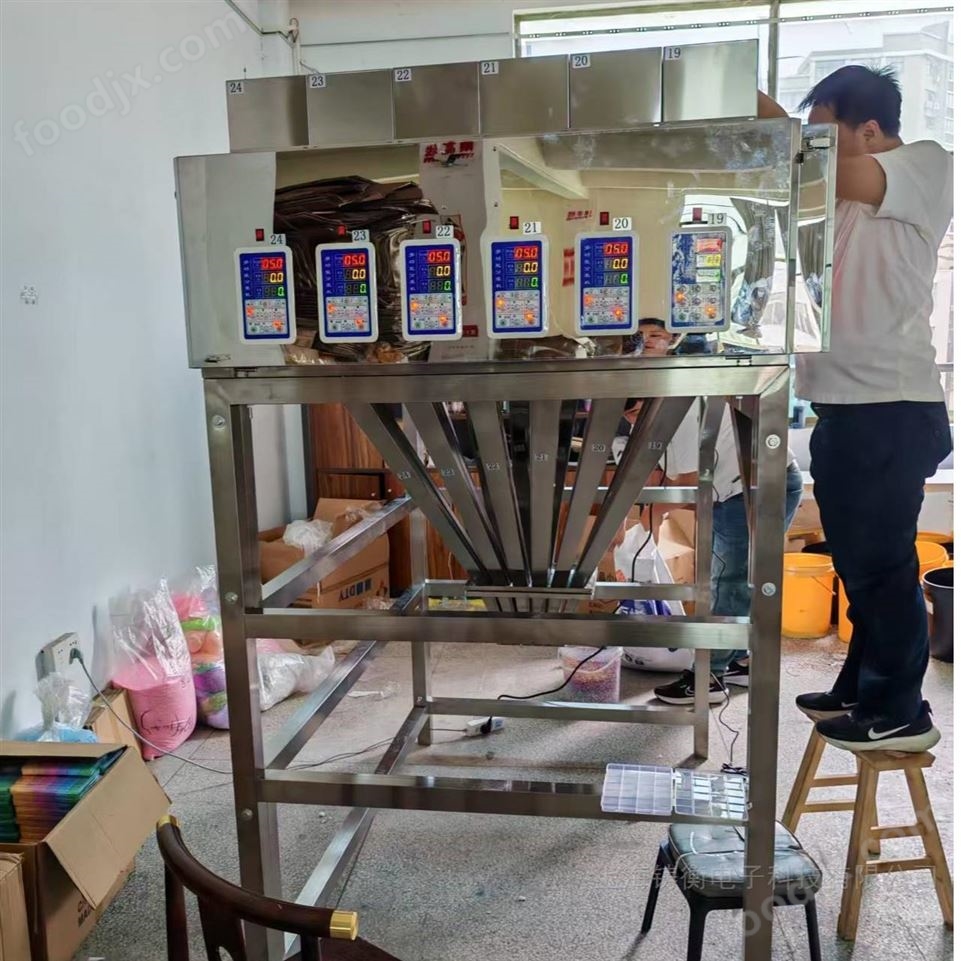 24頭無(wú)靜電2.6拼豆不串色盒裝稱(chēng)重分裝機(jī)視頻